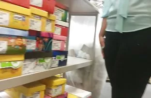 video porn Stracy Stone thick fucks vibrator at the kitchen window